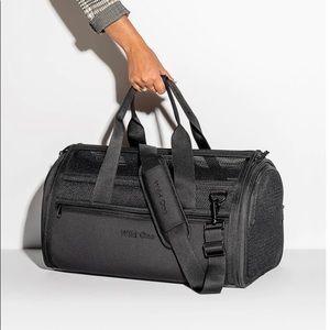 Wild One Dog Carrier in black